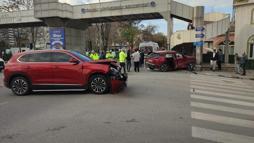 İki otomobil kafa kafaya çarpıştı: 1 yaralı