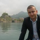 Mezar yeri bakmak için otomobille yola çıkan dayı ile yeğenin öldüğü kaza kamerada