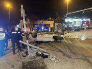 Ankara'da otomobil, motosiklete ve sinyalizasyon direğine çarpıp takla attı; 4 yaralı