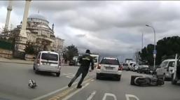İstanbul - Ümraniye'de trafikteki yol verme kavgası kamerada