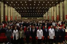 Cerrahpaşa Tıp Fakültesi öğrencileri Bahçelievler’de beyaz önlük giydi