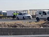 Mardin’de arızalanan otomobili polisler itti