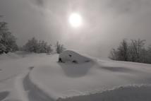 Deniz manzaralı yaylada kar güzelliği