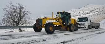 Muş'ta yolda kalan 20 araç kurtarıldı