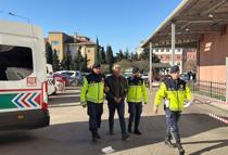 Durdurulan araçtan 15 kaçak göçmen yakalandı