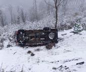 Ordu'da kamyonet karla kaplı yolda şarampole yuvarlandı: 6 yaralı