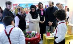 4’üncü sınıf öğrencileri dönüşüme dikkat çekti; pet bardaklar kardan adam, lavabo boruları bisiklet oldu / Ek fotoğraflar