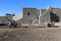 Diyarbakır’da İçkale surlarının 100 yıldır toprak altında olan kısmı gün yüzüne çıkarıldı / Ek fotoğraflar