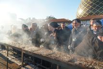 Festivalde 2 saatte 2 ton hamsi tüketildi