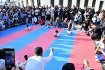 Osmaniye’de bebek emekleme yarışması renkli görüntülere sahne oldu