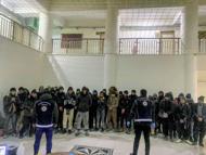 Demir yüklü TIR'ın dorsesinden 37 kaçak göçmen çıktı