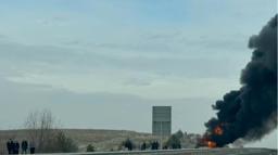 Seyir halindeki otobüste yangın çıktı, yolcular tahliye edildi