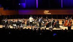 İzmir Oda Orkestrası Latin müzikleriyle dans ettirdi