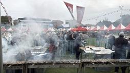 Festivalde 10 bin kişiye 3 ton hamsi dağıtıldı