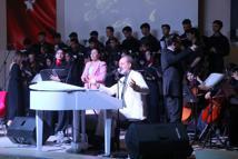 'Kim Var' sanat etkinliğinde Hacıoğulları sahne aldı