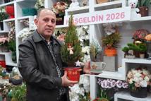 Yeni yıl sepetleri 3 bin liradan, canlı çamlar 1200 liradan alıcı buluyor