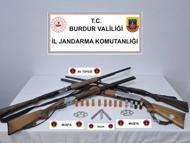 Ruhsatsız silahlar ele geçirildi