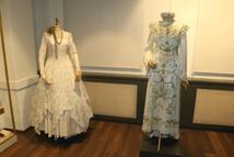 100 yıllık gelinlikler, 200 yıllık binada sergileniyor