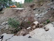 Cide-İnebolu kara yolu, heyelan nedeniyle ulaşıma kapatıldı