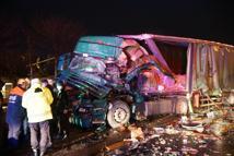Karadeniz Sahil Yolu'nda TIR kazası; 1 yaralı