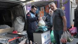 Sultangazi’de zabıta ekiplerinden pazarlarda denetim