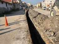 Boru döşemesi yapılan kanalda toprak kayması; 3 yaralı