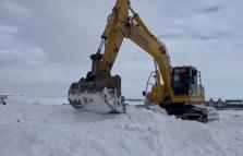 Sarıkamış'ta şehit askerler anısına yapılacak heykeller için kar toplanıyor