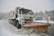 Büyükşehir Belediyesi'nden 156 araç ve 421 personel ile karla mücadele