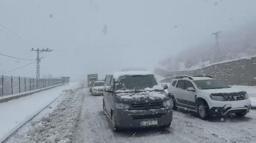 Bingöl’de 20 köy yolu kardan kapandı