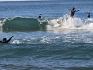 Hatay'da güneşli havanın keyfini sörf yaparak çıkardılar