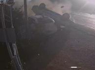 Park halindeki araca çarpan otomobildeki 2 kişi yaralandı; kaza kamerada