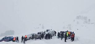 Artvin’de çığ düştü; kar altında kalan 3 çobandan 1’i öldü, 2’si aranıyor (2)