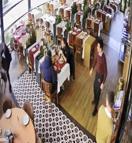 İstanbul - Esenyurt'ta müzisyen Cahit Berkay'ın kullandığı otomobil restorana girdi