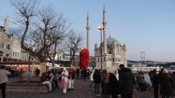 İstanbul - Ortaköy'de yılbaşı kutlamaları öncesi yoğunluk
