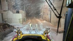 Mardin’de kardan kapanan 120 yerleşim yerinin yolunu açma çalışmaları sürüyor