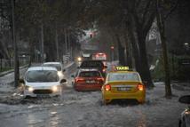 İzmir'de sağanak etkili oldu