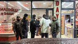 Kasap dükkanında silahlı kavga anı kamerada: 2 yaralı