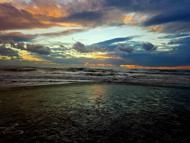 Yağmur sonrası sahilde kartpostallık görüntüler