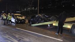 İstanbul - Kadıköy'de hafriyat kamyonuna çarpan otomobilin sürücüsü ağır yaralandı