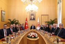 'Bebek Ölümlerini Araştırma Komisyonu' raporunu, TBMM Başkanı Kurtulmuş'a sundu