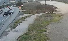 Otomobilin yoldan çıkıp ters döndüğü kaza kamerada; 1 yaralı