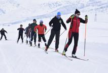 Bitlis'te kayaklı koşu sporcuları, yarışlara eksi 15 derecede hazırlanıyor