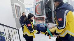 Ovacık’ta 2 metre karda yaralanan kadın hastaneye ulaştırıldı