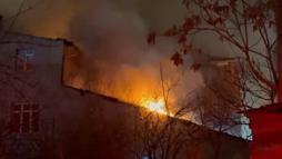 İstanbul -Ümraniye’de 3 katlı binada çıkan yangın söndürüldü