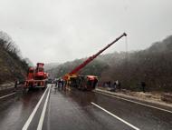 Alkollü sürücünün kullandığı TIR, uçuruma devrildi