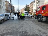 2 otomobil çarpıştı, sürücü ve eşi yaralandı