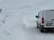 Karlıova’da taburcu olan anne ve bebeği kepçeyle evine götürüldü (2)