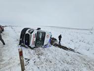 Diyarbakır’da vakaya giden ambulans şarampole devrildi