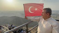 BBP lideri Destici’den, Nur Dağı’nda Türk bayraklı mesaj