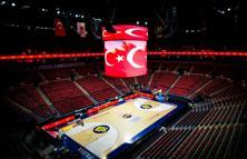 Fenerbahçe, stattan sonra salonu da Türk bayraklarıyla süsledi
